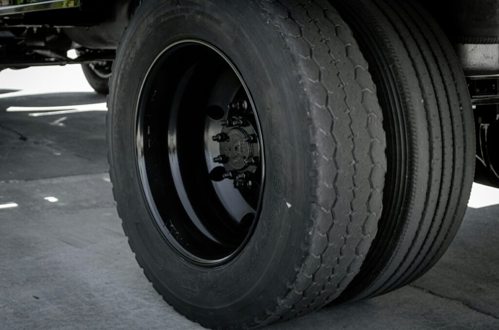signs your truck tires need replacing