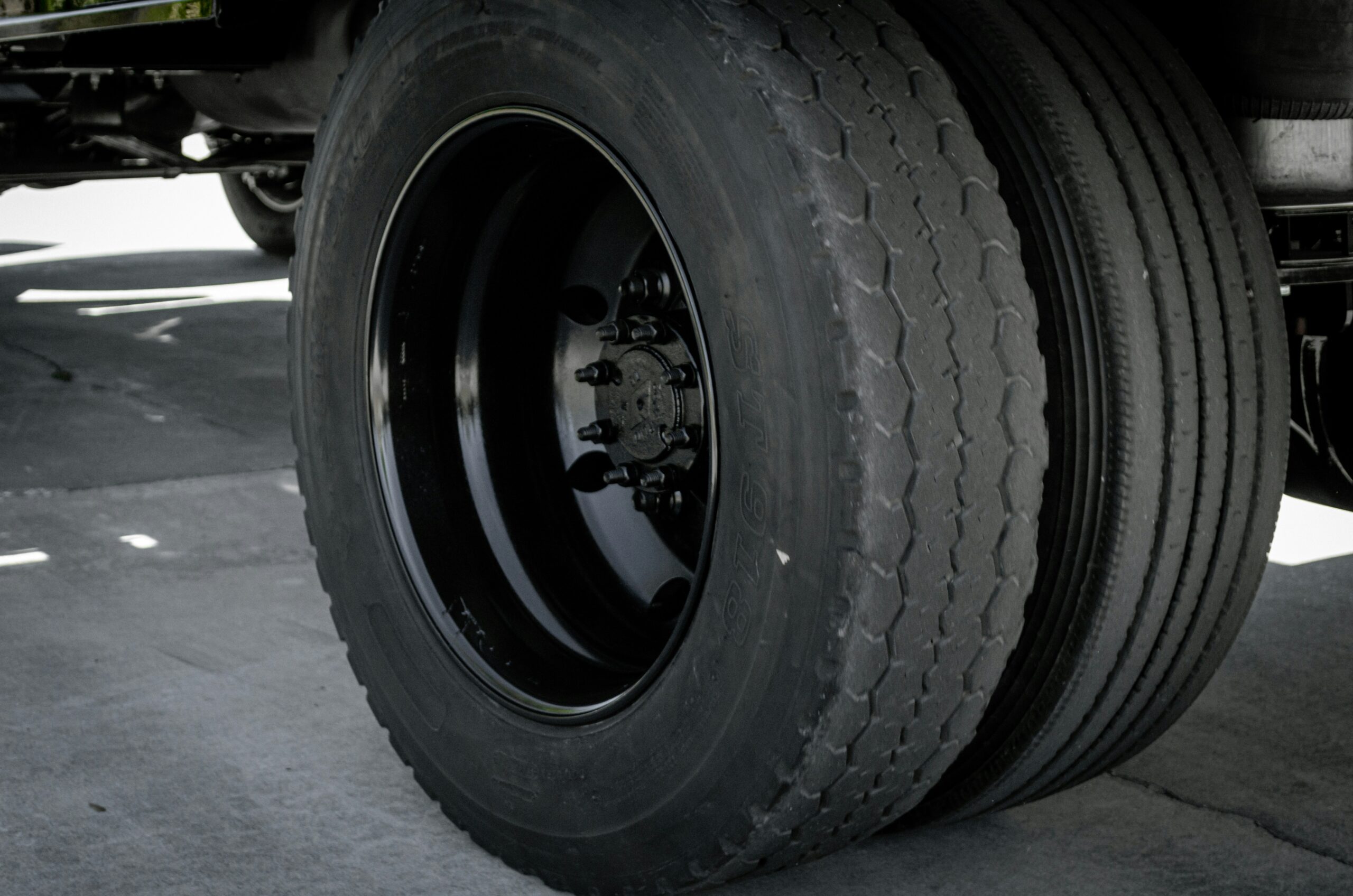 signs your truck tires need replacing