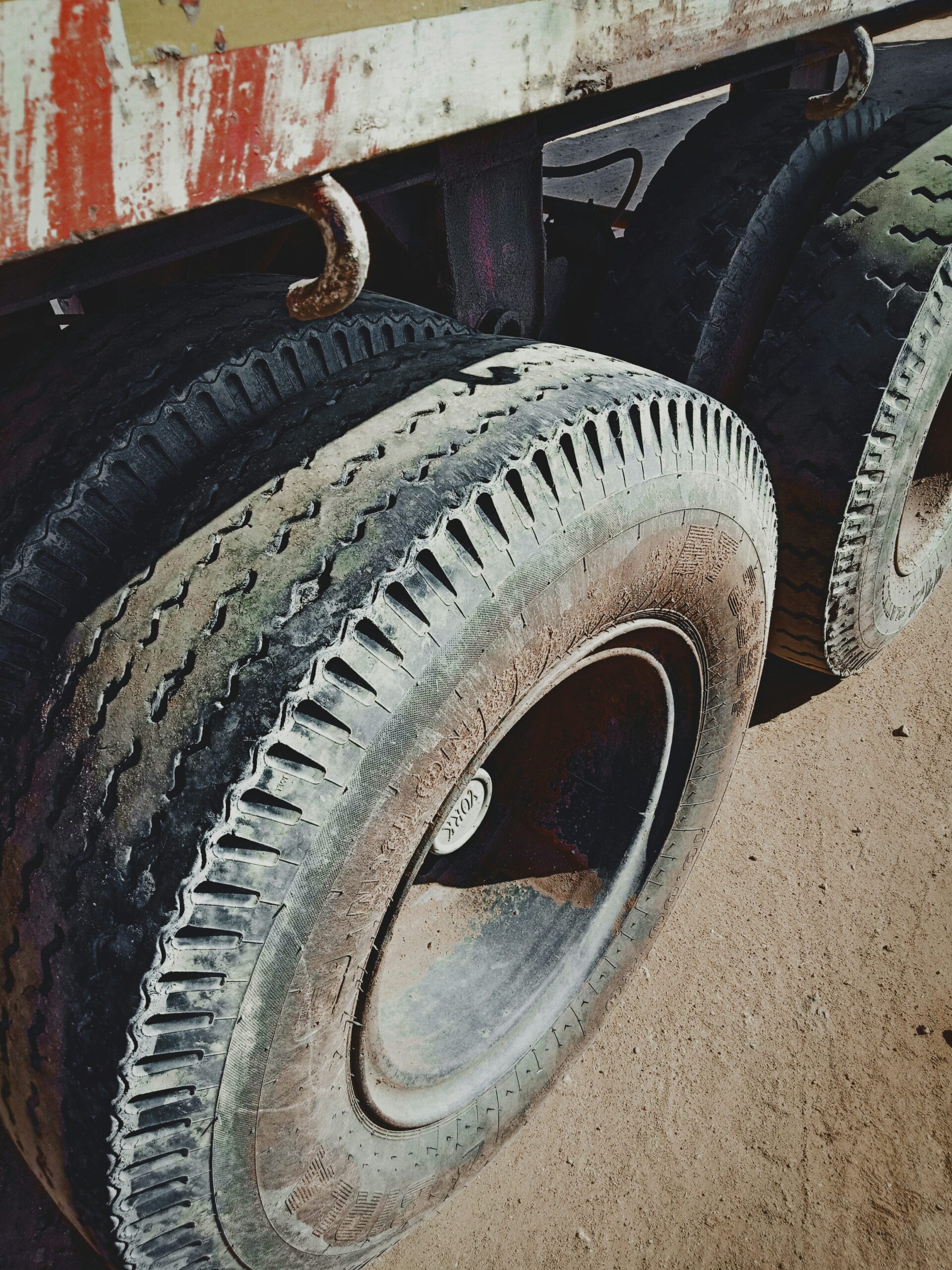 signs your truck tires need replacing